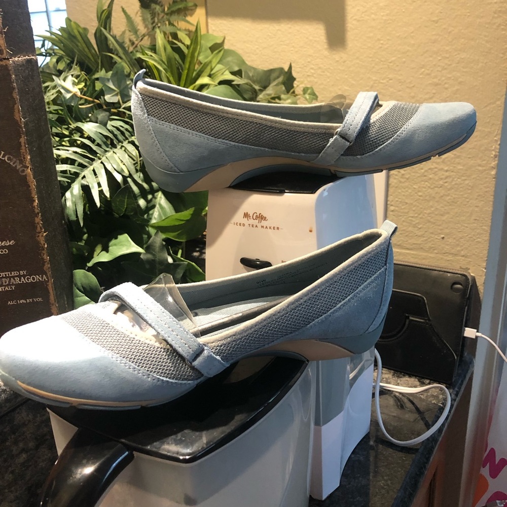 NaturalizerWomen’s ‘Yesenia’ SuedeMesh Casual Shoe - Picture 2 of 12